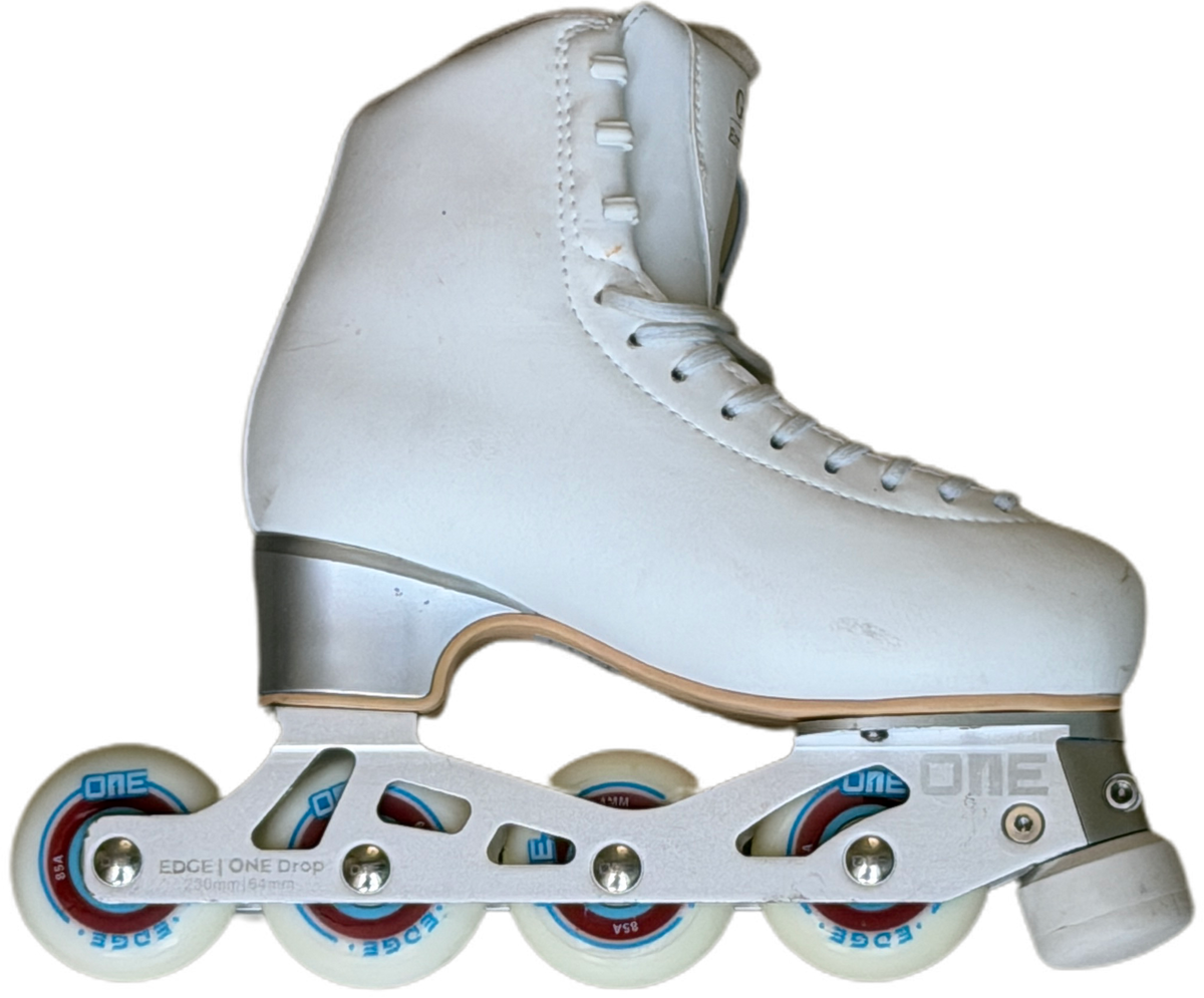 GLACIER silver EDGE™ mounted on a figure skating boot
